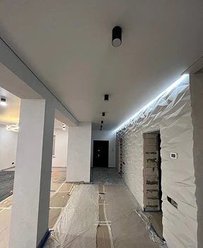 Sufit napinany w korytarzu