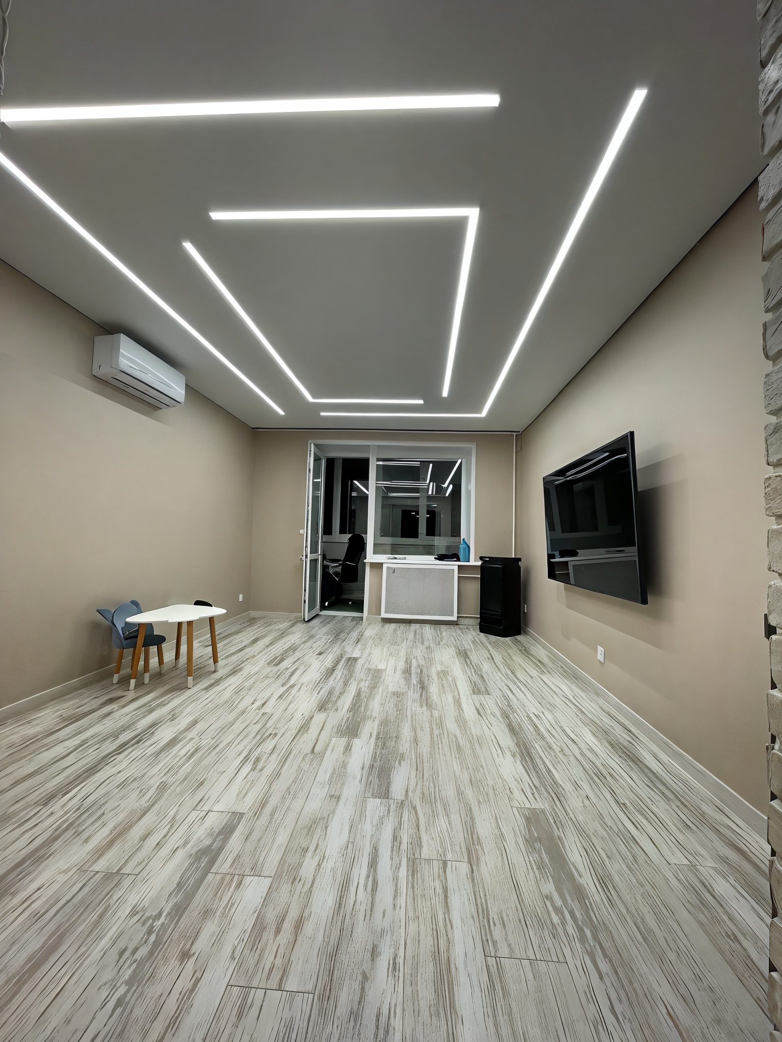 Sufit napinany w kawalerce 25m2